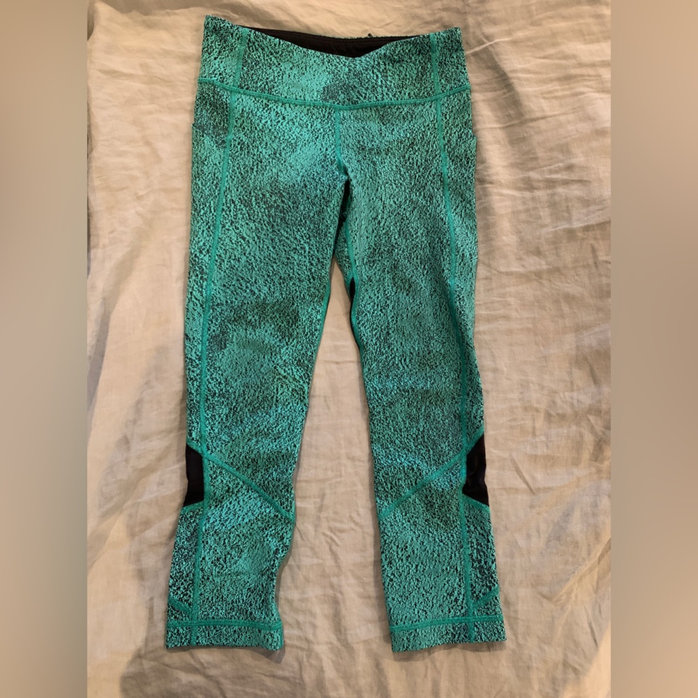 Lululemon green and black size 6 run tights
